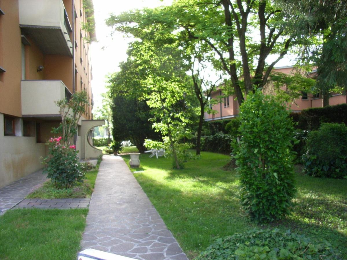 Bed and Breakfast Viamilano25 Mirandola Esterno foto